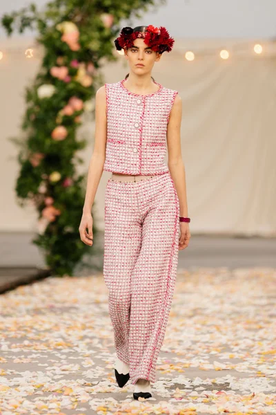 Look 7